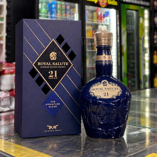 Whisky Royal Salute 21 anos com a caixa